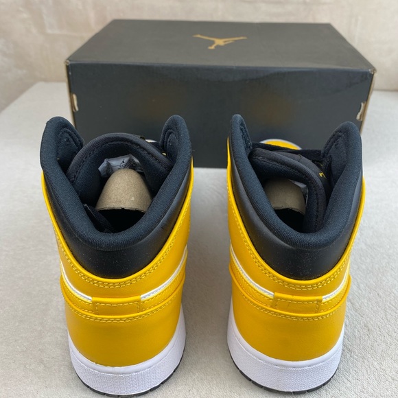 Nike Air Jordan 1 Mid GS “University Gold” - Picture 4 of 6